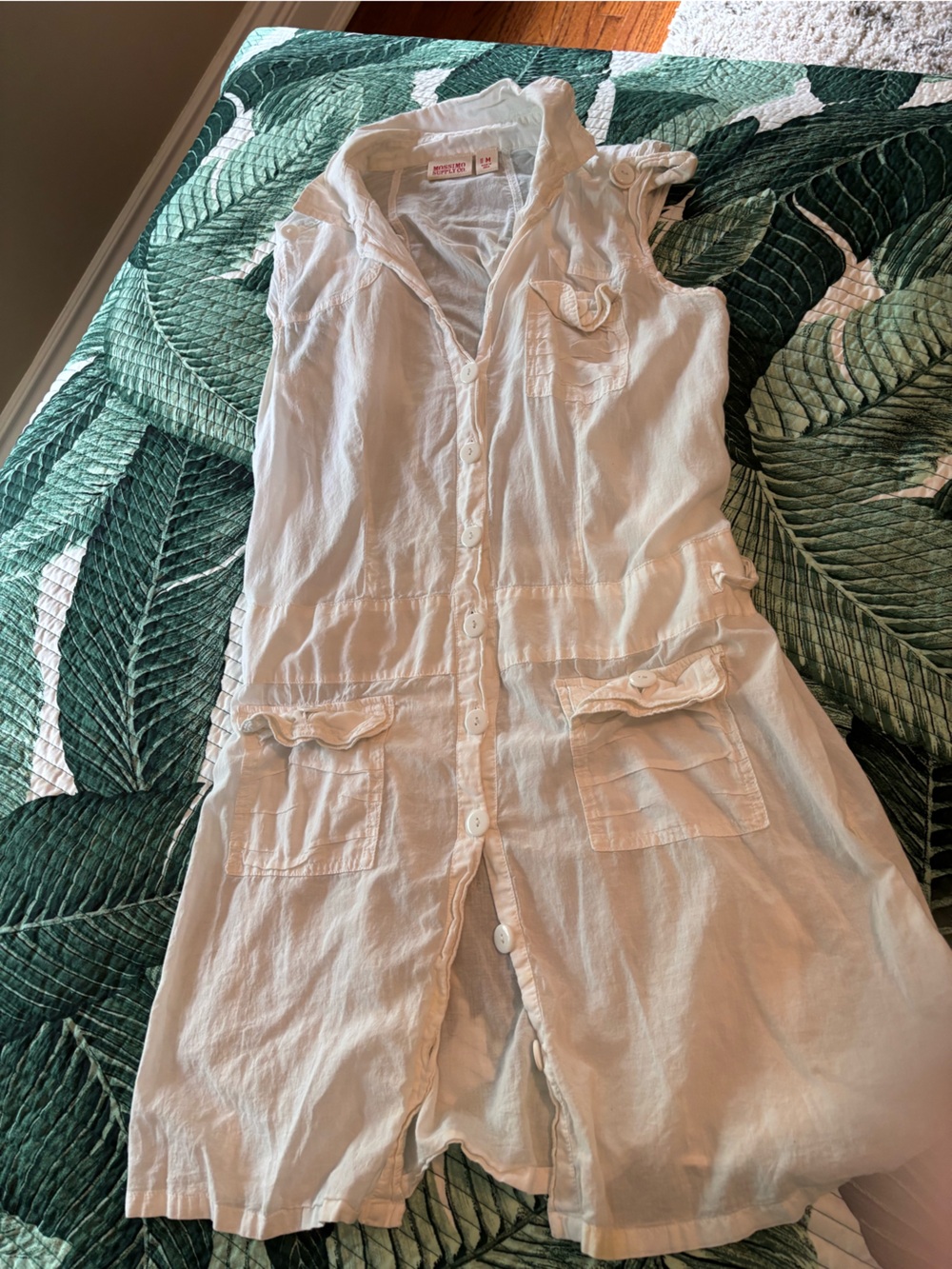Mossimo white button up top